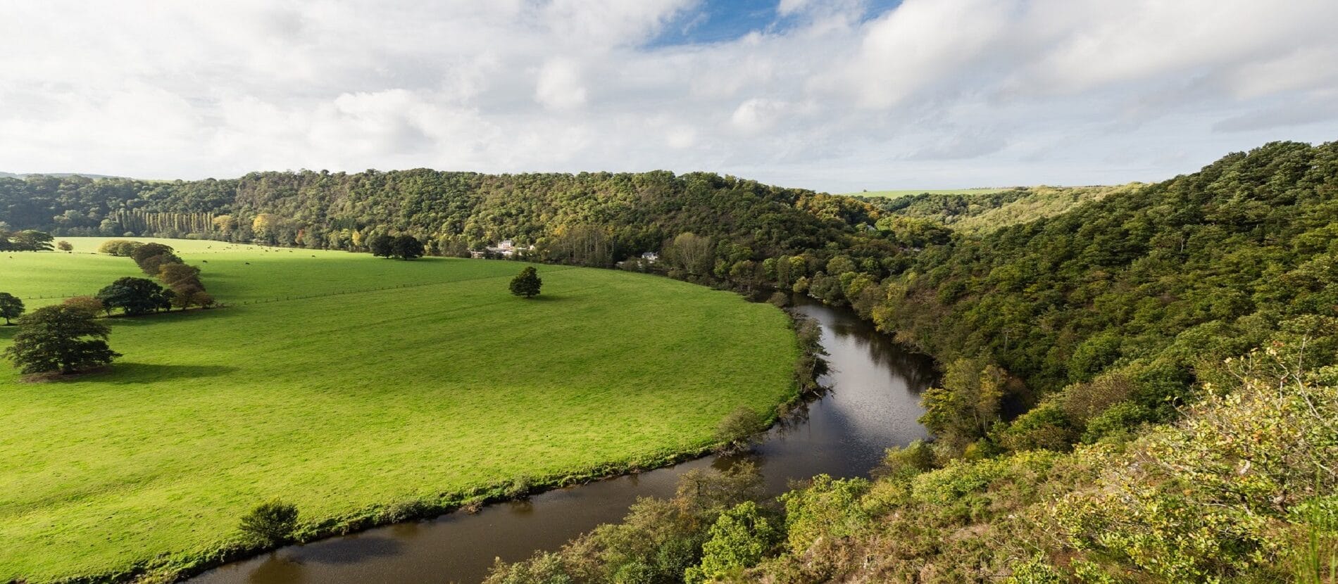 paysage avec cours d'eau